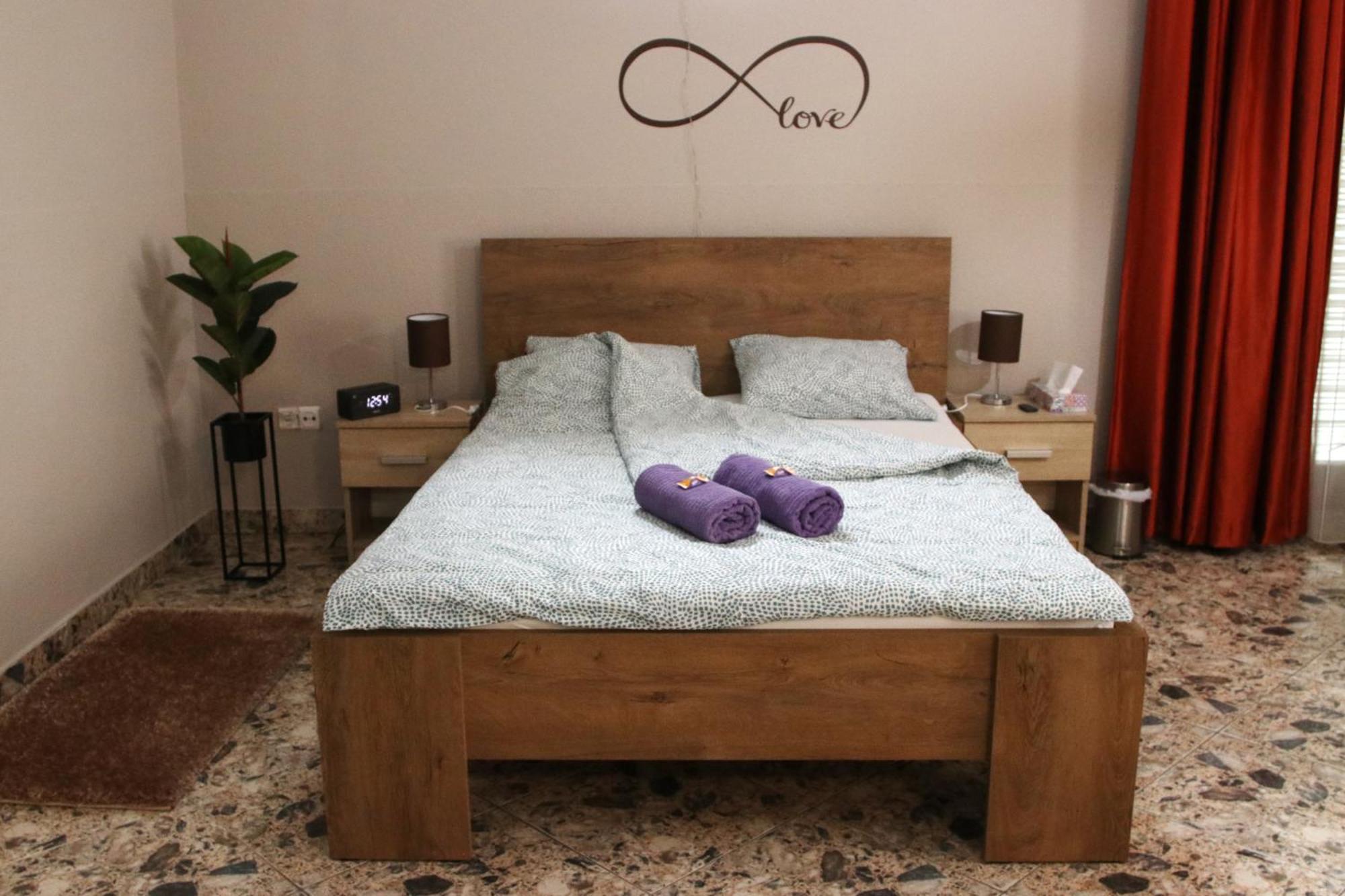 Tulipan Apartman Геделле Екстер'єр фото